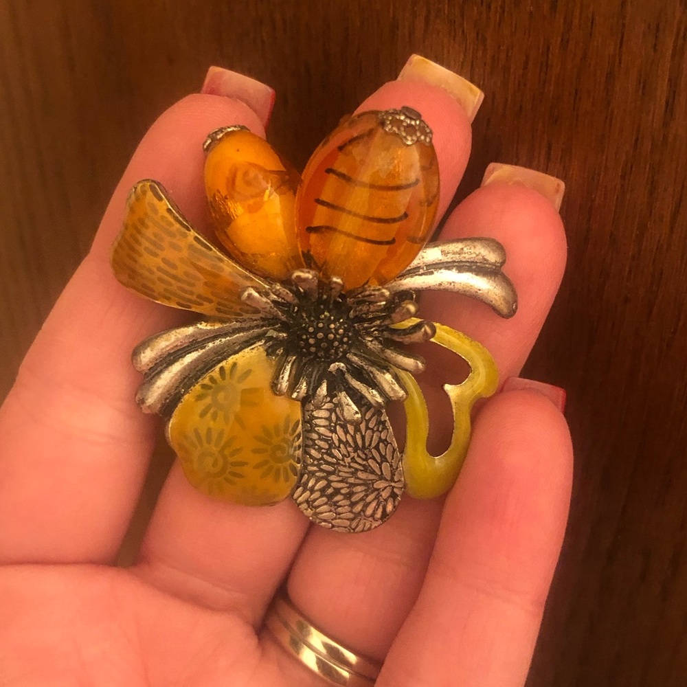 Fashion statement ring! - Picture 2 of 3